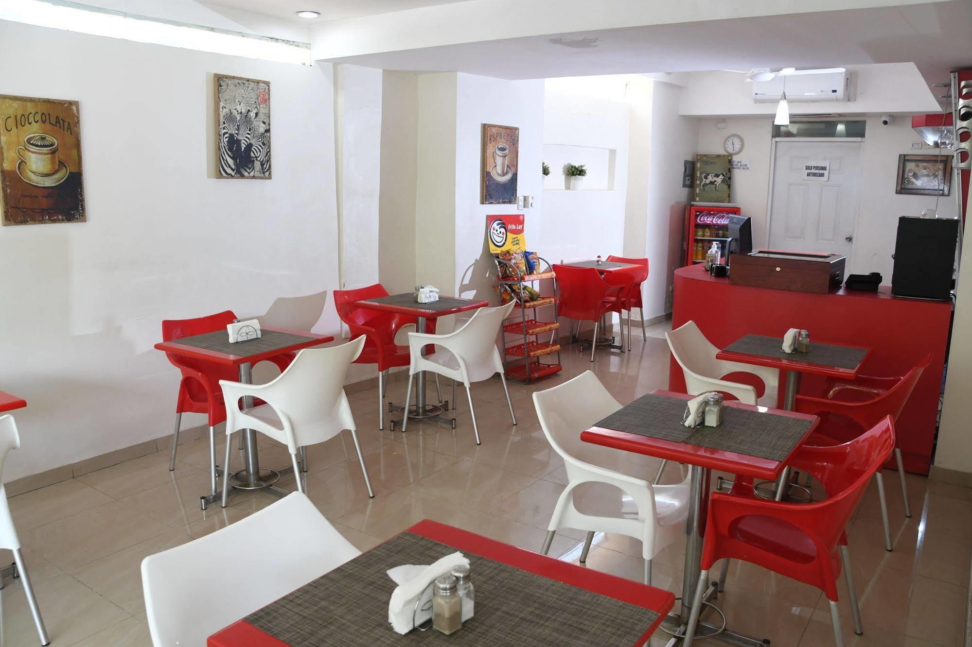 Hostal San Francisco De Asis Santo Domingo Exterior photo
