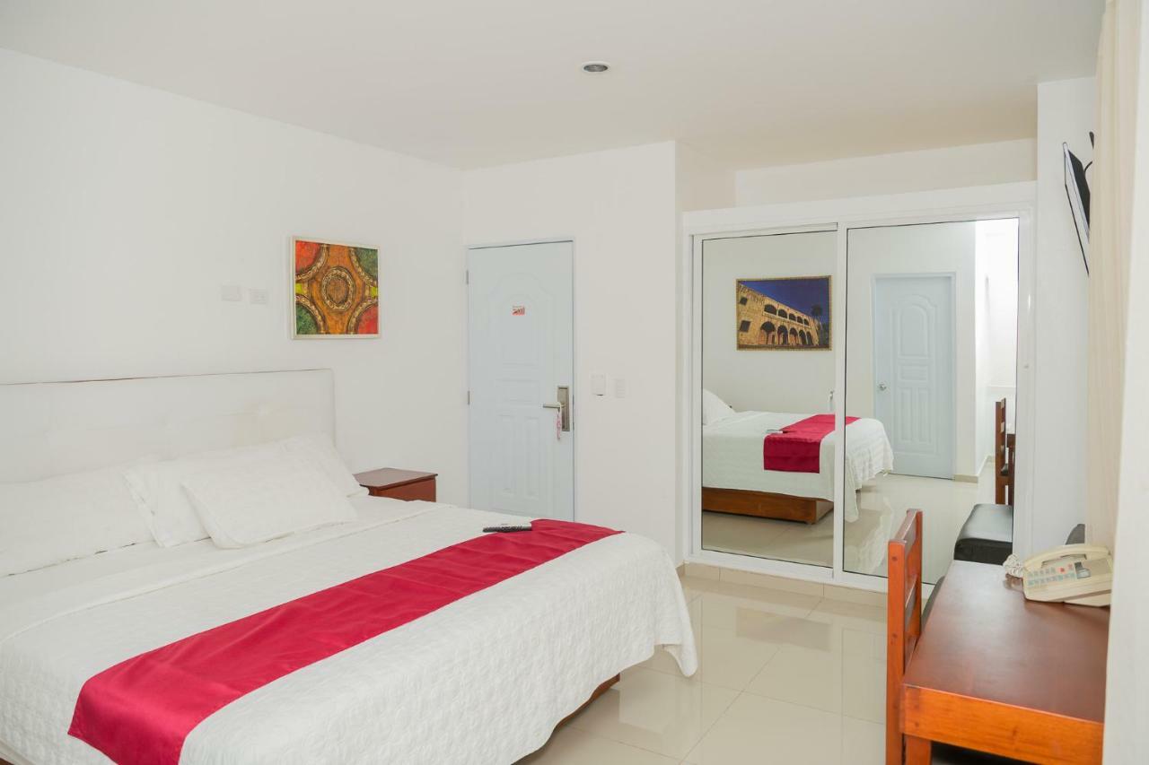 Hostal San Francisco De Asis Santo Domingo Exterior photo